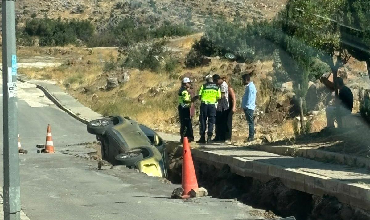 İslahiye’de Otomobil Çukura Uçtu